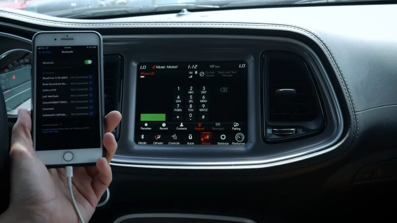 Dodge Challenger _ Connect a phone